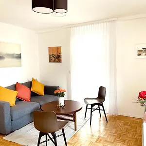 Neues, Stillvoll Eingerichtetes Mit Wintergarten Und Terrasse Stuttgart