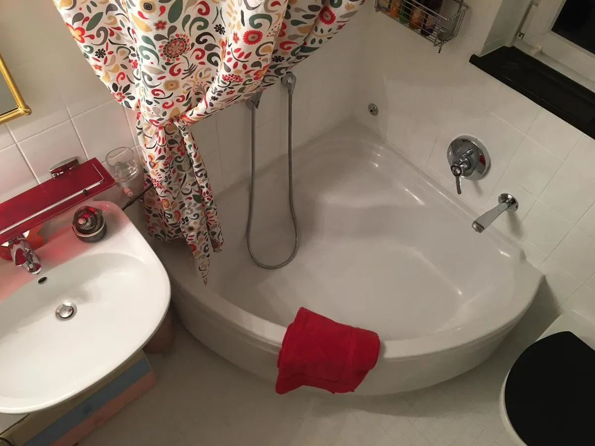 Vintage-Mansarde Uber Wilden Garten Stuttgart Homestay