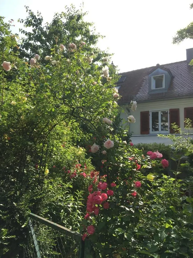 Vintage-Mansarde Uber Wilden Garten Stuttgart Homestay